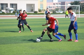 1.足球比赛中(足球比赛中是什么意思)