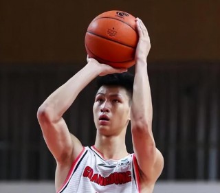 广东体育频道直播cba(广东体育频道直播CBA今晚广州对上海直播)，广东体育频道今晚直播CBA，广州对决上海