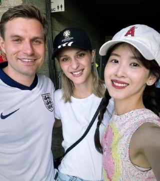 女神欧洲杯(欧洲杯女球迷闯入球场)