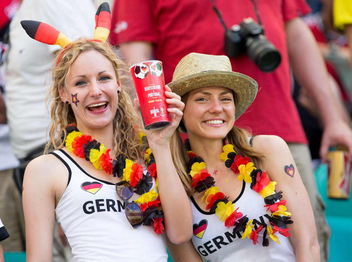 英国德国欧洲杯女球迷露(2021欧洲杯英国女球迷)  第2张